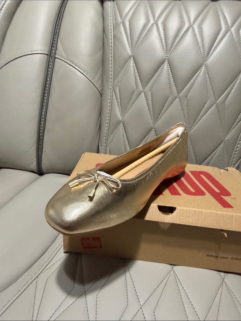 Fitflop y DELICATO BOW Gold Metallic Ballet Flats with Bow Trim - Picture 6 of 13